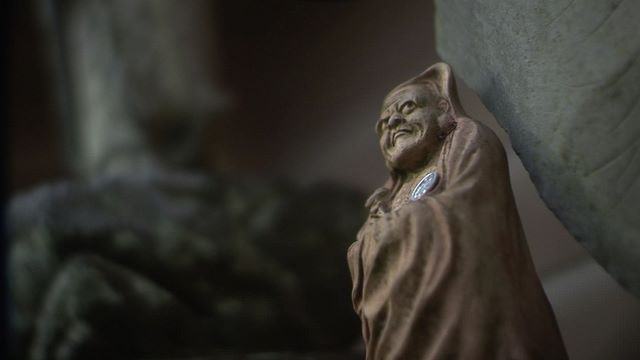 kamakura_idol_with_coin